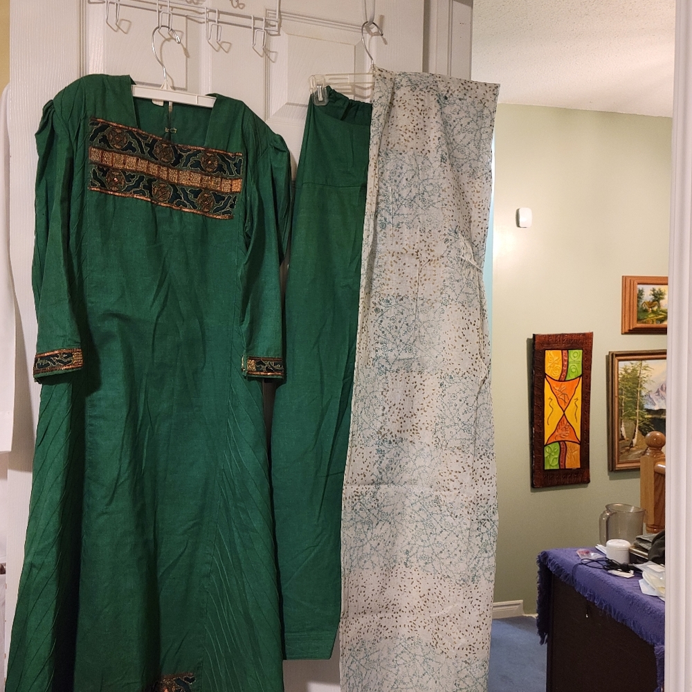 Elegant 3 piece East Indian tunic/ trouser set